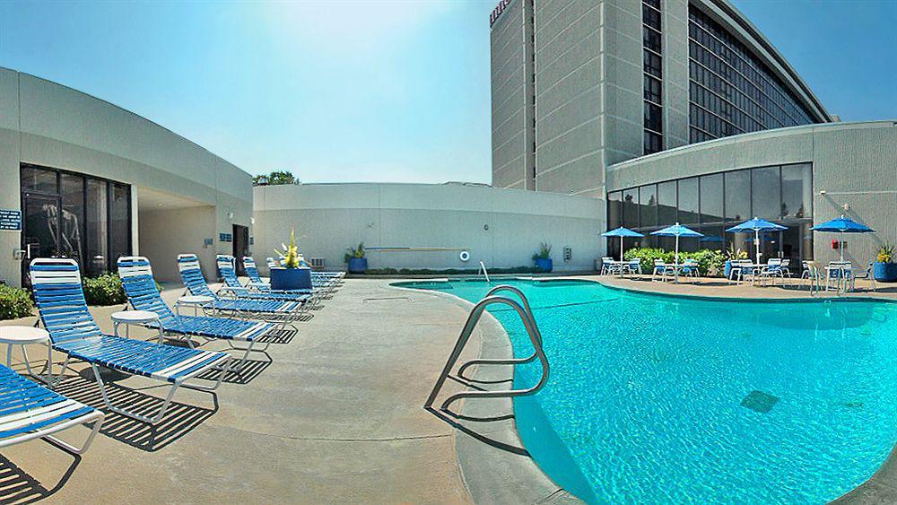 מלון Hilton Sacramento Arden West מראה חיצוני תמונה