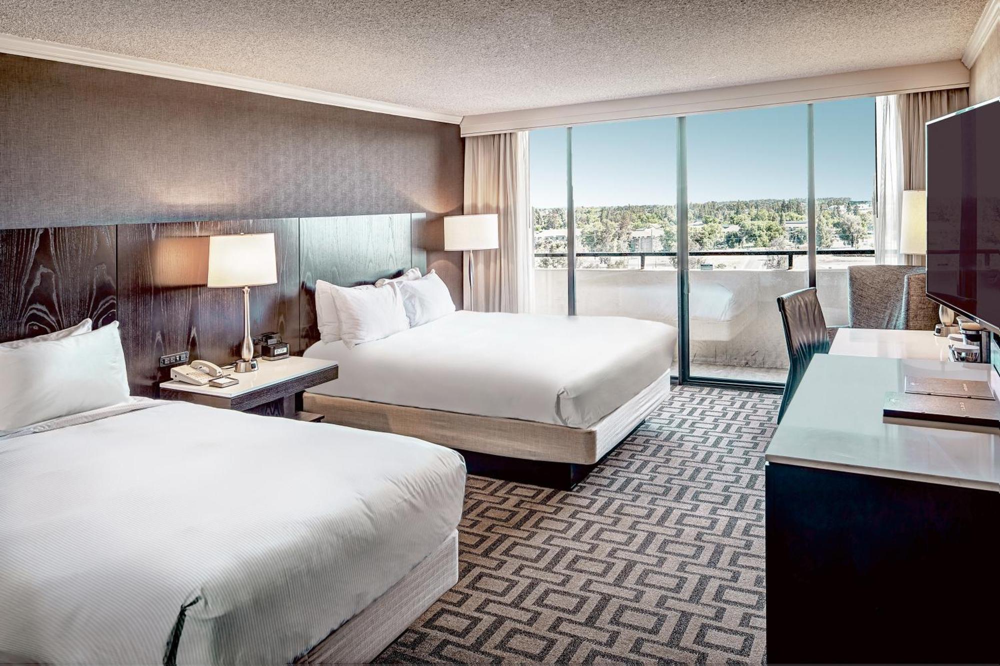 מלון Hilton Sacramento Arden West מראה חיצוני תמונה